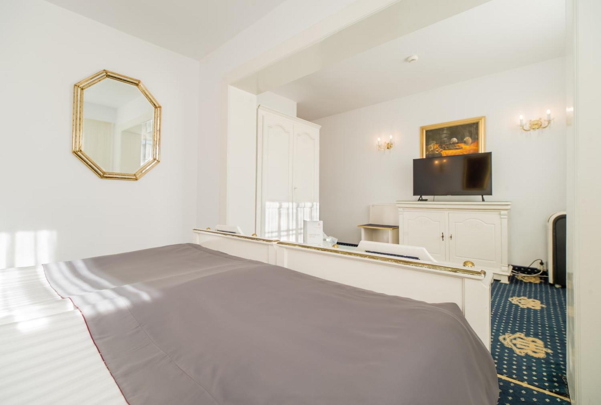 Hotel Imparatul Romanilor &
